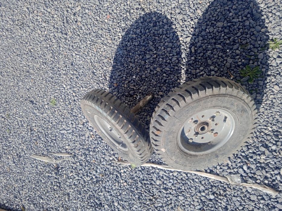 Продавам инвентар за фреза.