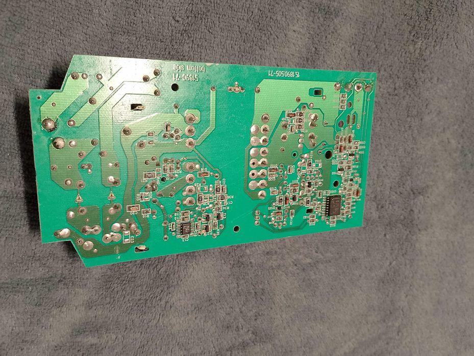 Продавам платка за зарядно Makita, работеща.