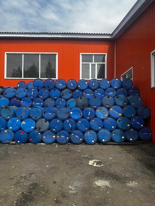 продам бочки 200 литров (пластиковые). Наличие- в большом количестве.