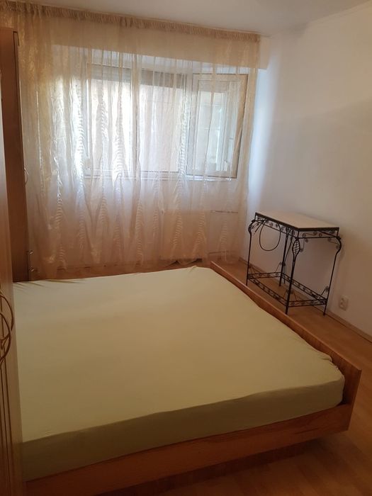 Închiriez ap. 2 camere decomandat cu lift B-dul Dacia 56mp
