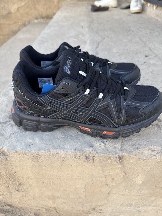 кросовки Asics.