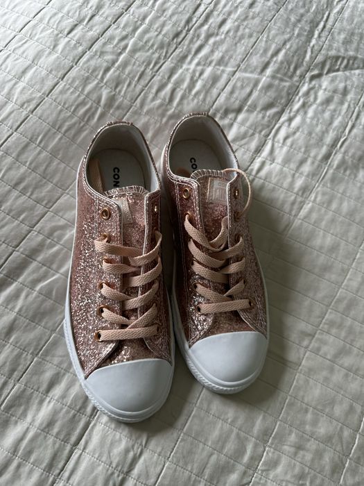 Tenisi converse purtati dar in stare foarte buna 37