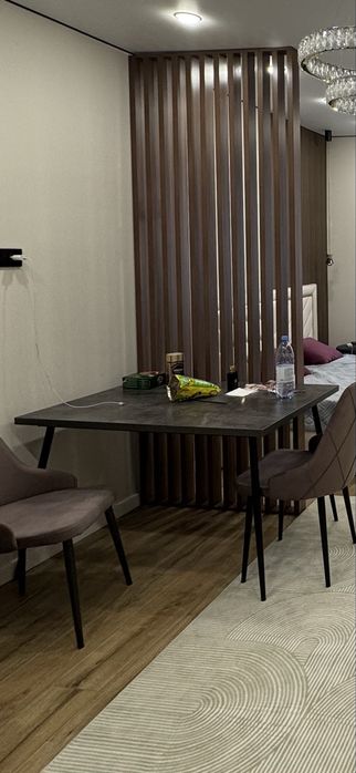 Стильный обеденный стол