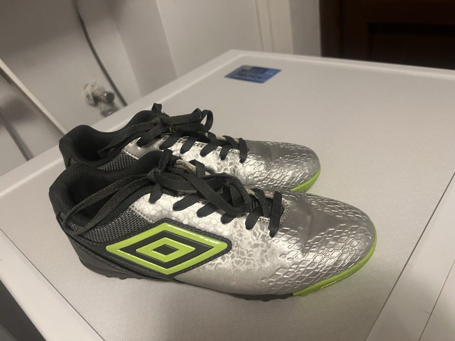 Vand adidasi de fotbal Umbro