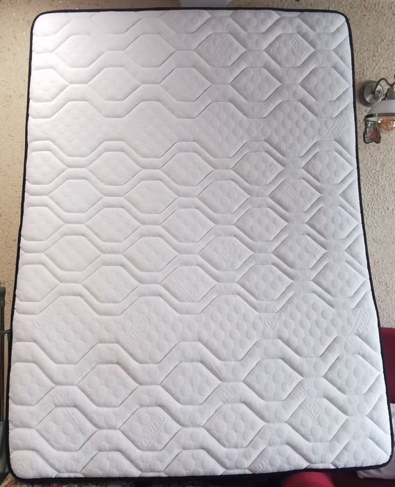 Продава се двулицев матрак 140/190