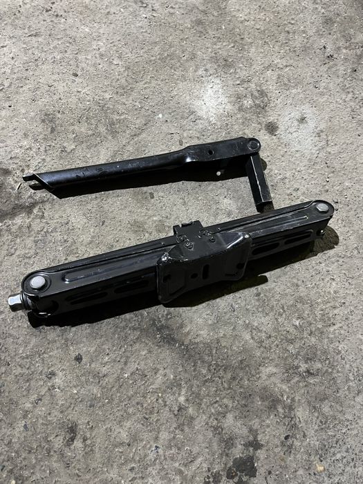 Продам домкрат на внедорожник 3т