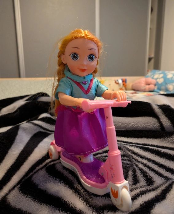 Păpușă interactivă