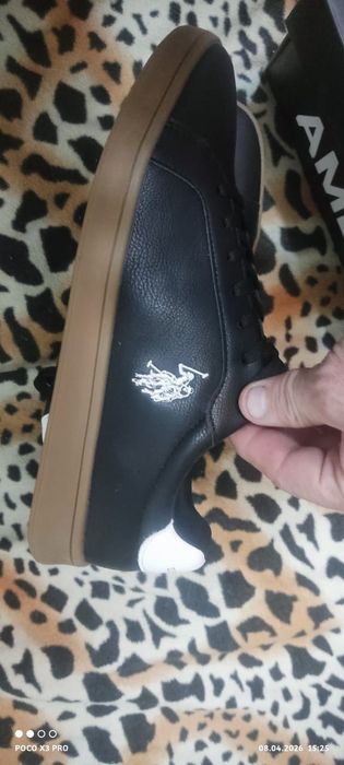 Продам кроссовки