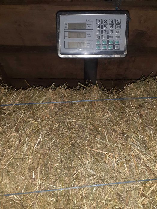 Vand baloti de lucernă