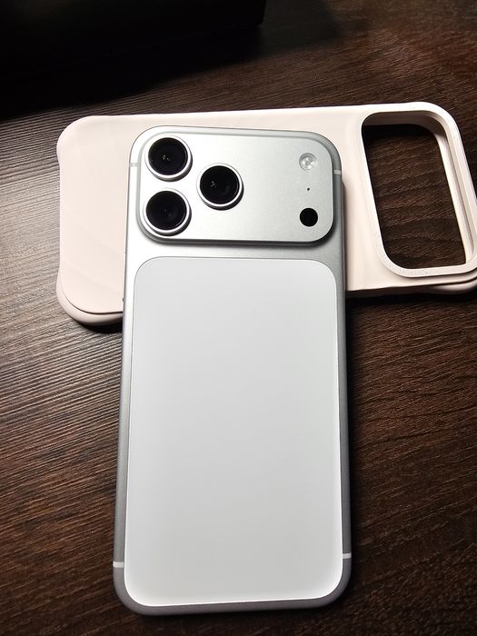 iPhone 17 Pro Max – 1 TB – Silver | Baterie 100% | Pachet complet