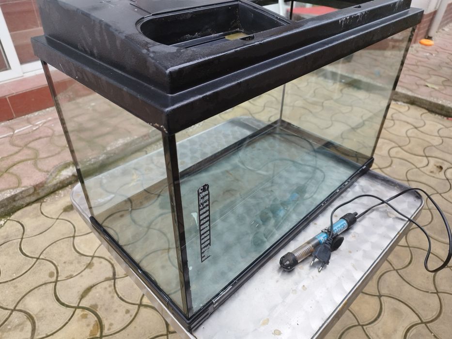 Vând acvariu 60L