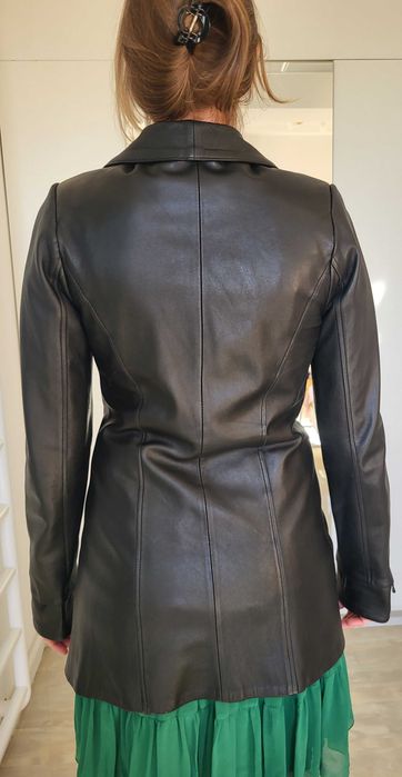 Haina neagra-dama-piele naturala , mar. 40 (cu gaici pentru blana)