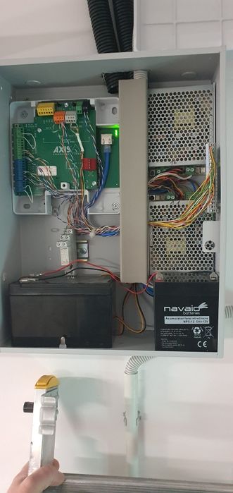 Montăm sisteme de securitate și instalații electrice complete, autorizate ANRE și IGSU, pentru locuințe, birouri, spații comerciale și industriale.