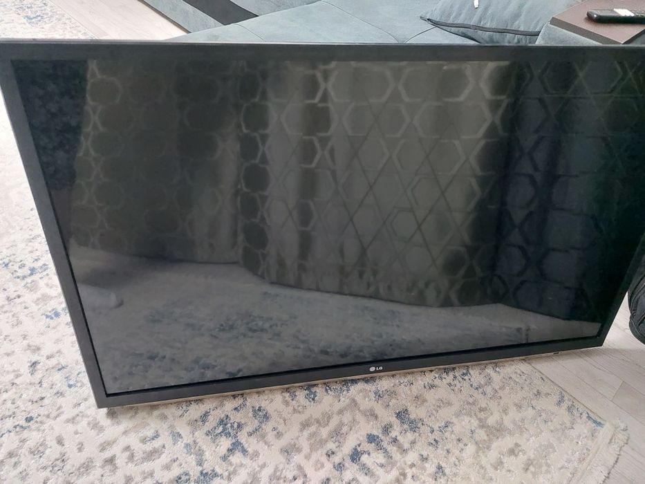 Продам телевизор марка LG