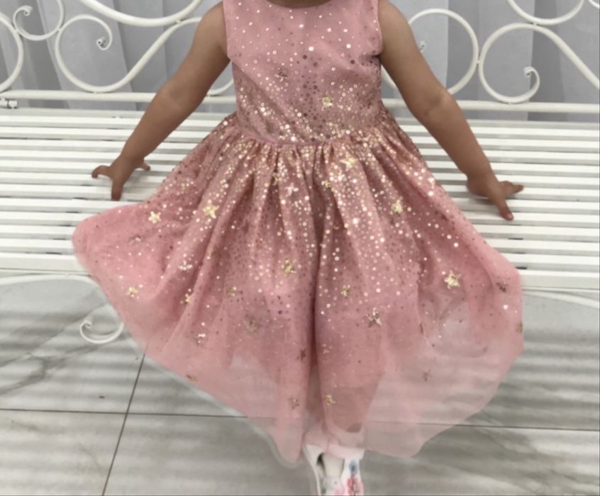 Срочно шикарное платье на 5-7 лет