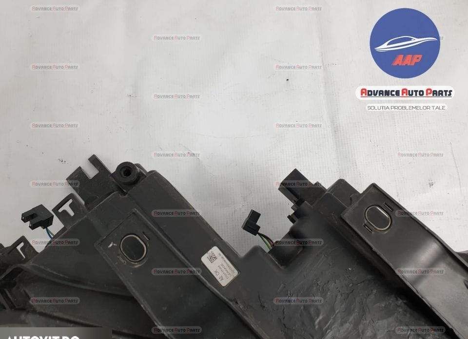 Фар дясно - оригинален халогенен, в добро състояние Ауди / Audi Q3 8U