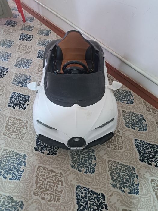 Детская  машина электромобиль.