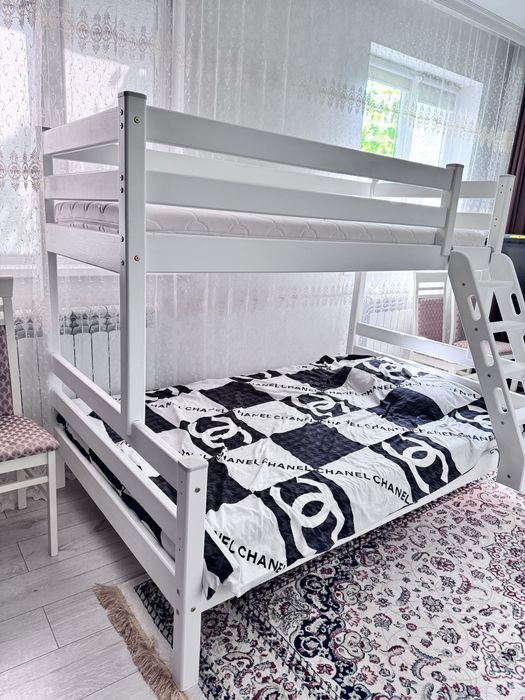 Продам б/у двухъярусную кровать