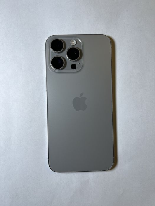 Vand Iphone 15 pro max  256 gb.