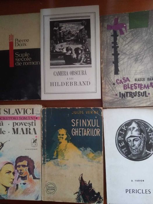 Vand 200 de carti convenabil