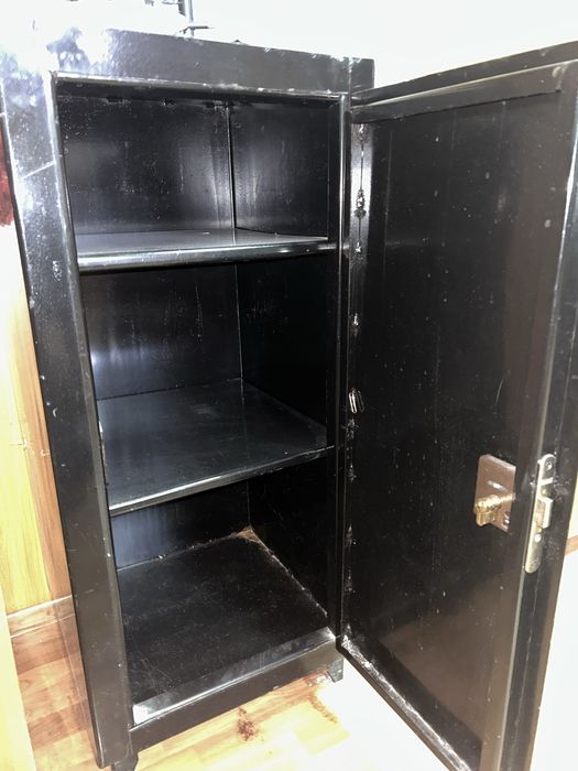 Сейф б/у продаем