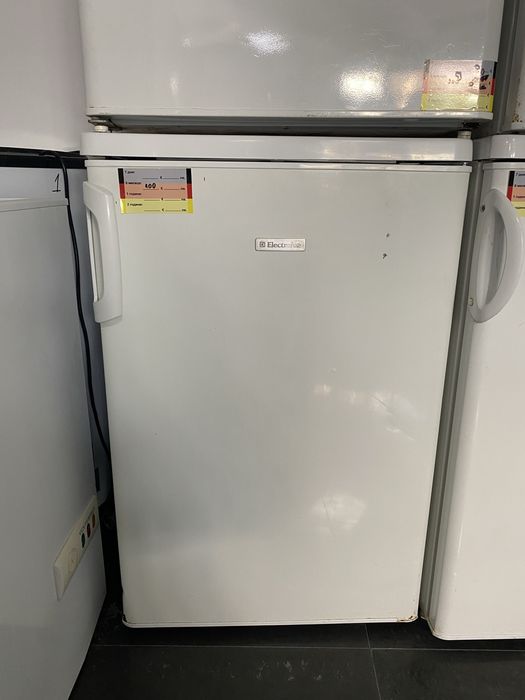 Малък хладилник с камера Electrolux