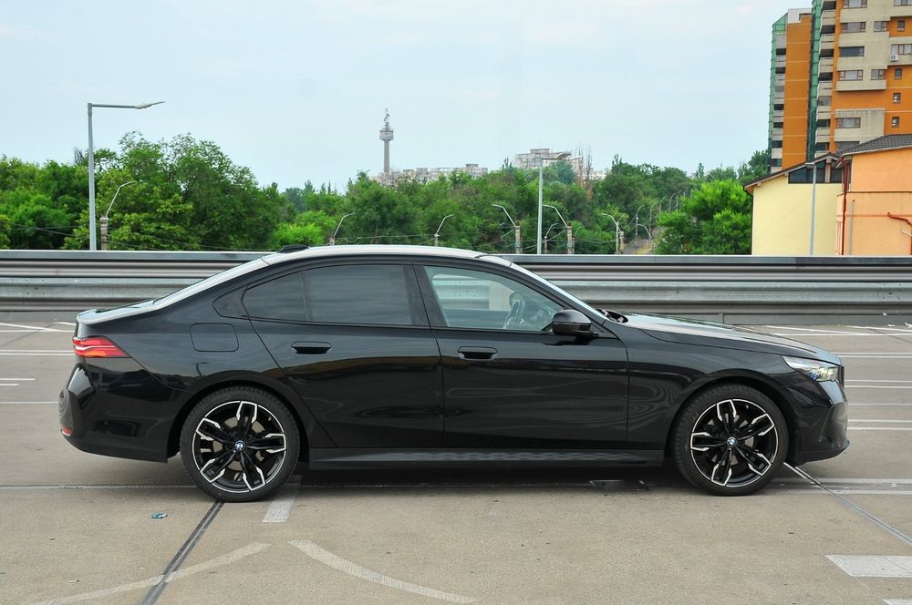 Bmw seria 5 g60 520i 2024 benzina hybrid 210cp