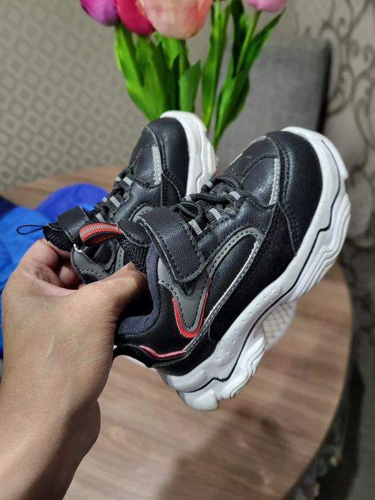 Кроссовки и ботиночки р. 22..