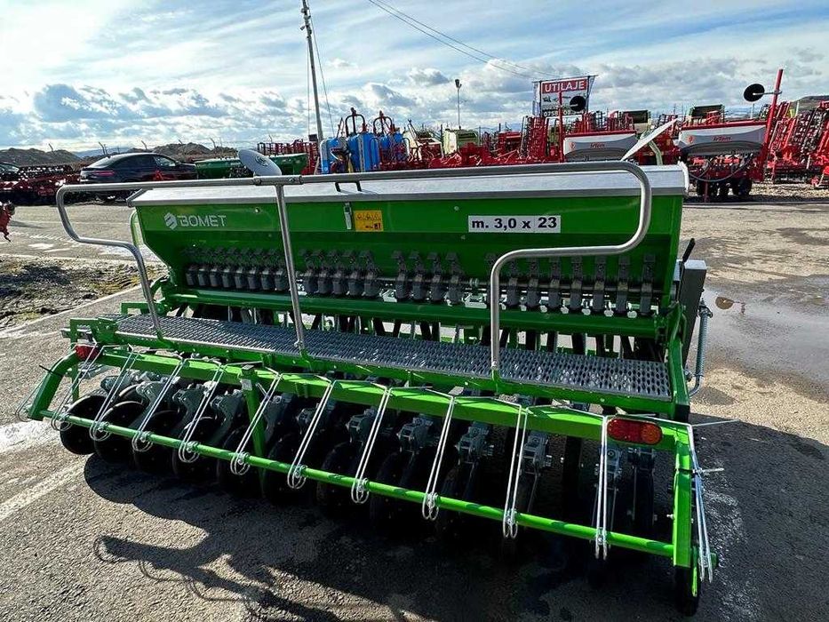 Semanatoare paioase universala cu  disc dublu si roti tasare