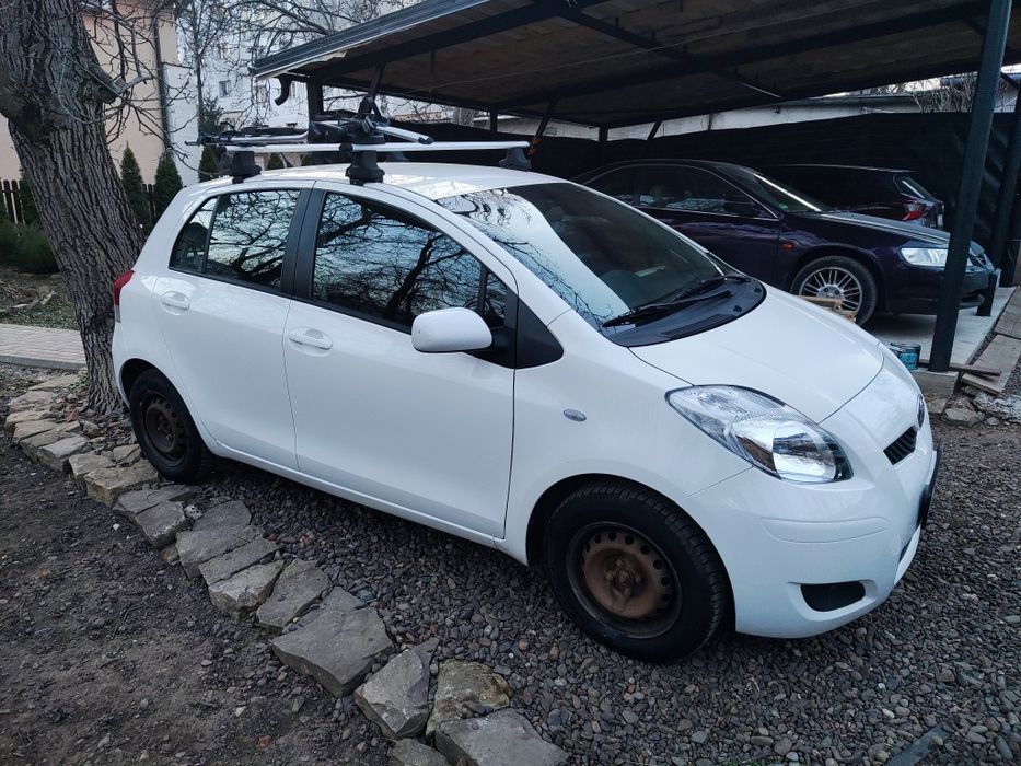 Vând Toyota Yaris 2011