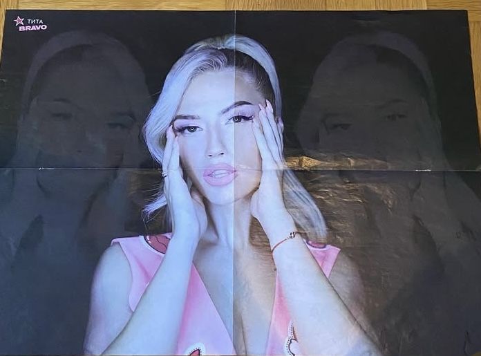 Плакатати на Тита