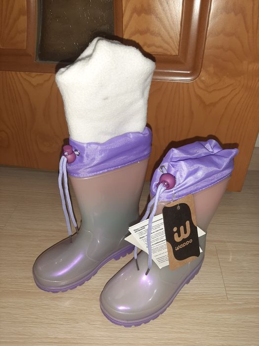Продаю  новые сапожки резиновые для девочек
