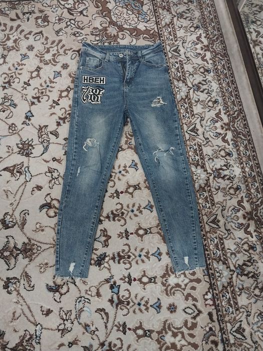 Рваные джинсы из Кореи