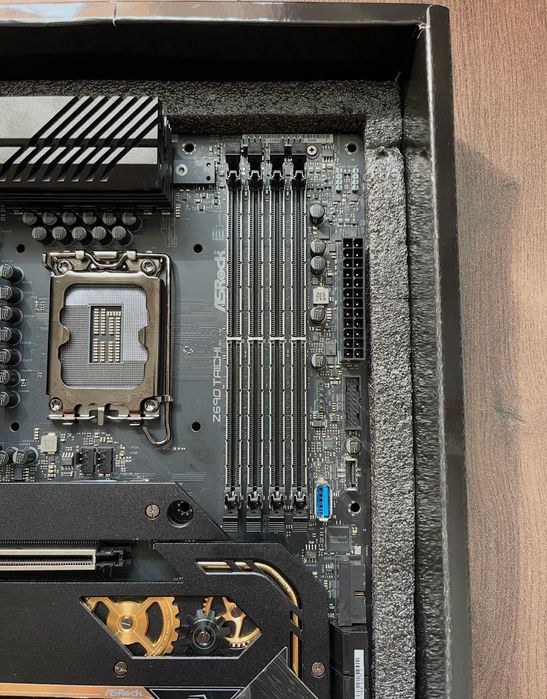 ASrock Z690 Taichi дънна платка