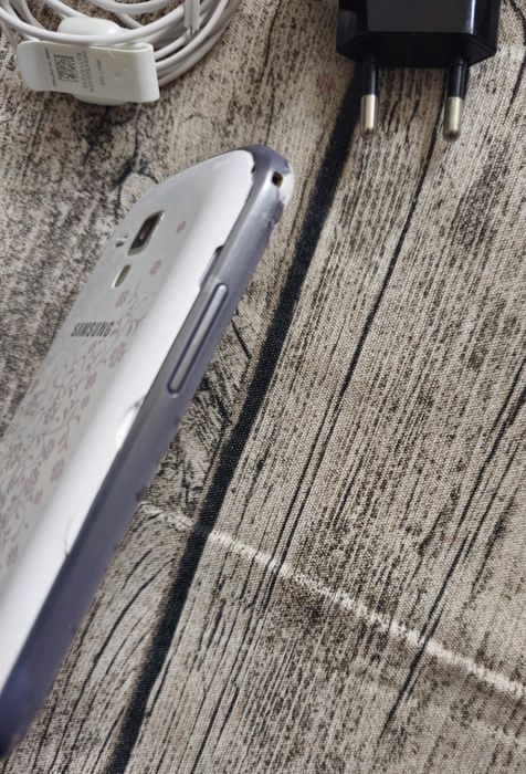 Смартфон Samsung Galaxy S Duos GT-S7562 White La Fleur 4GB, бял цвят