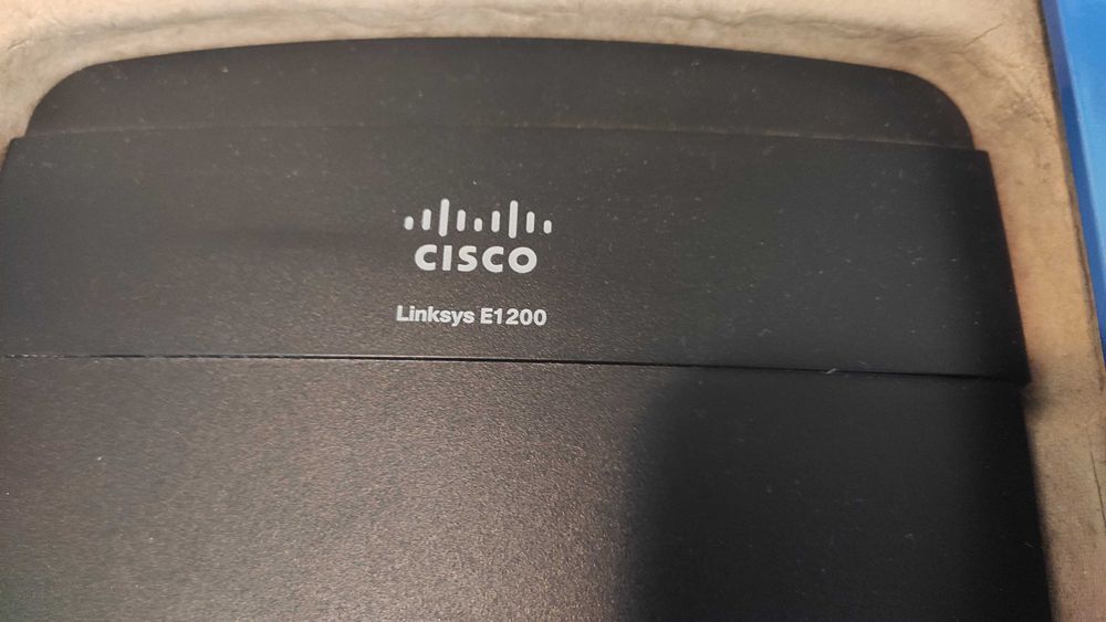 Роутер Linksys (Cisco) E1200