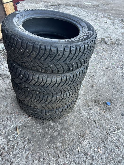 Продам зимние шины комплект