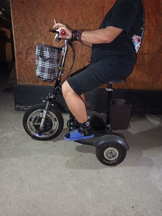 Продам б/у электросамокат