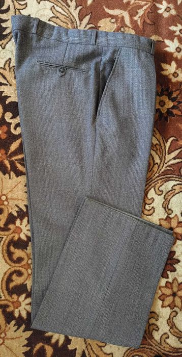 Мужские костюмы.