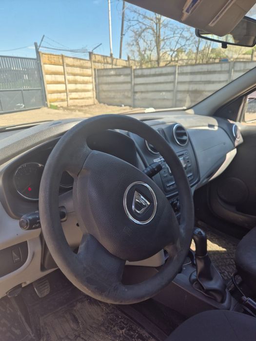 Vand Logan benzina 1,2 cu gaz din fabrica