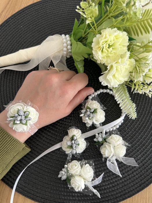 Сватбени бутониери.