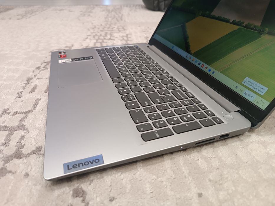 Ноутбук LENOVO Ryzen 3