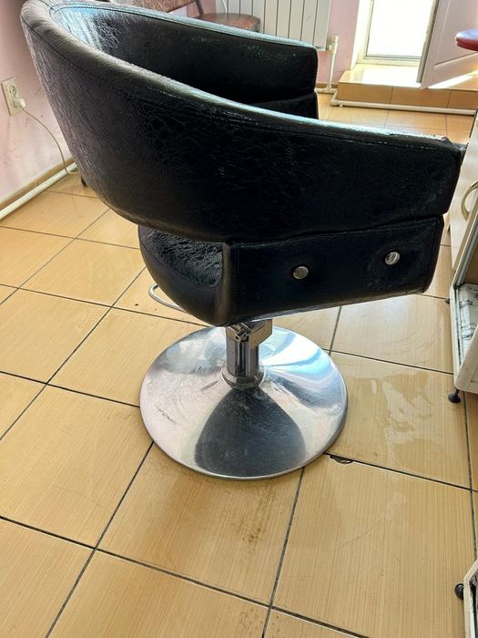 Парикмахерское кресло