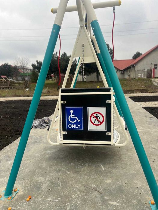 Leagan pentru copii cu dizabilitati