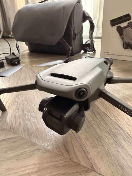 DJI Mavic 3 FlyMore Combo