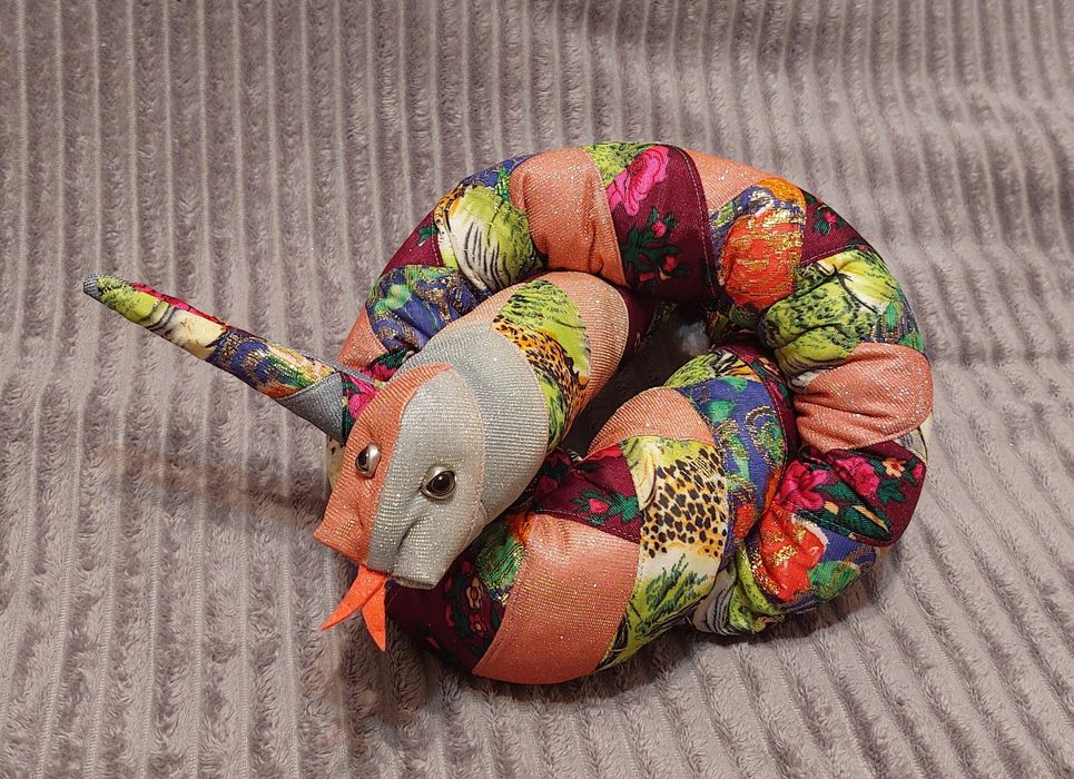 Лоскутная змея в пэчворк стиле