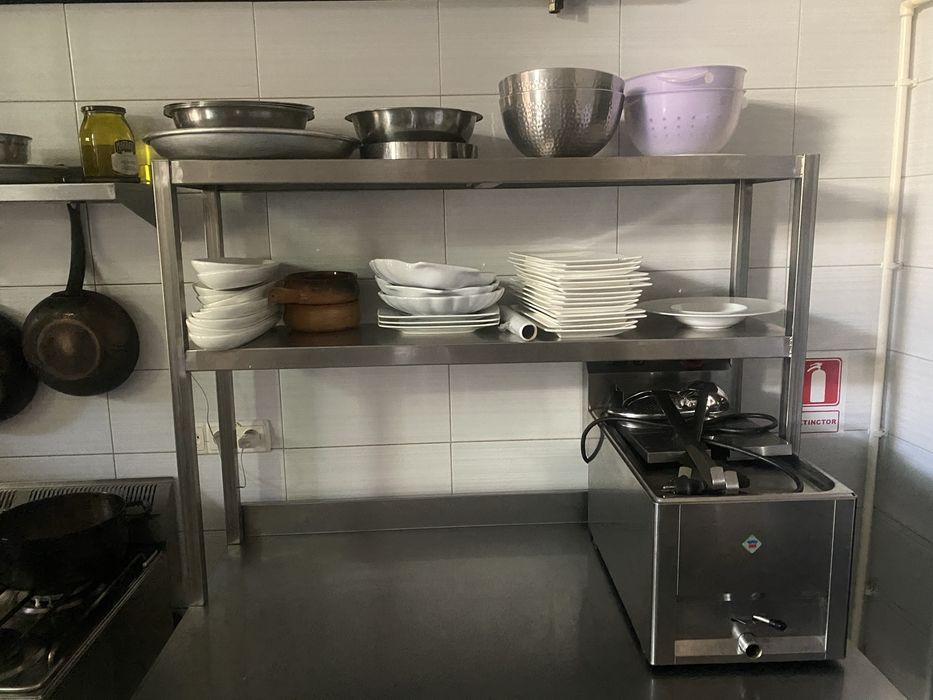 masa inox cu rafturi