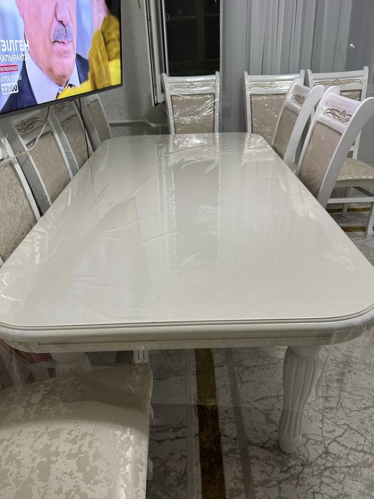 Продам гостинный стол