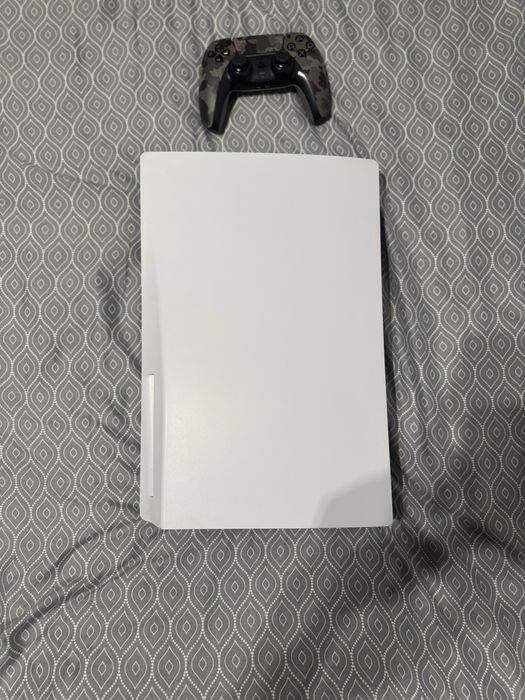 PlayStation 5 Disc Edition + Controller Camoflage