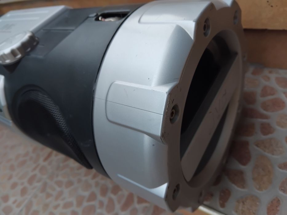Радио Касетофон JVC rv-b99 Бомбастер Супер мощна Уредба Тунер Диск AUX